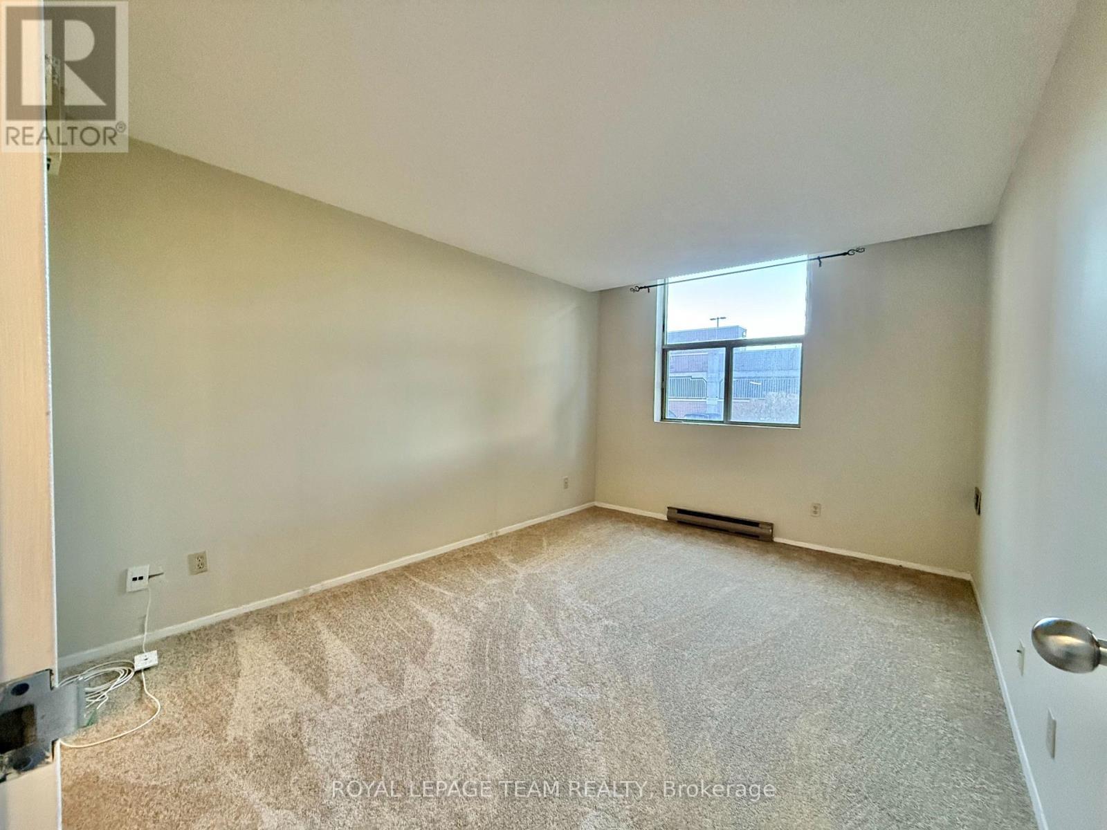 Master bedroom - 102 - 2760 Carousel Crescent, Ottawa, ON - Indoor Photo Showing Other Room