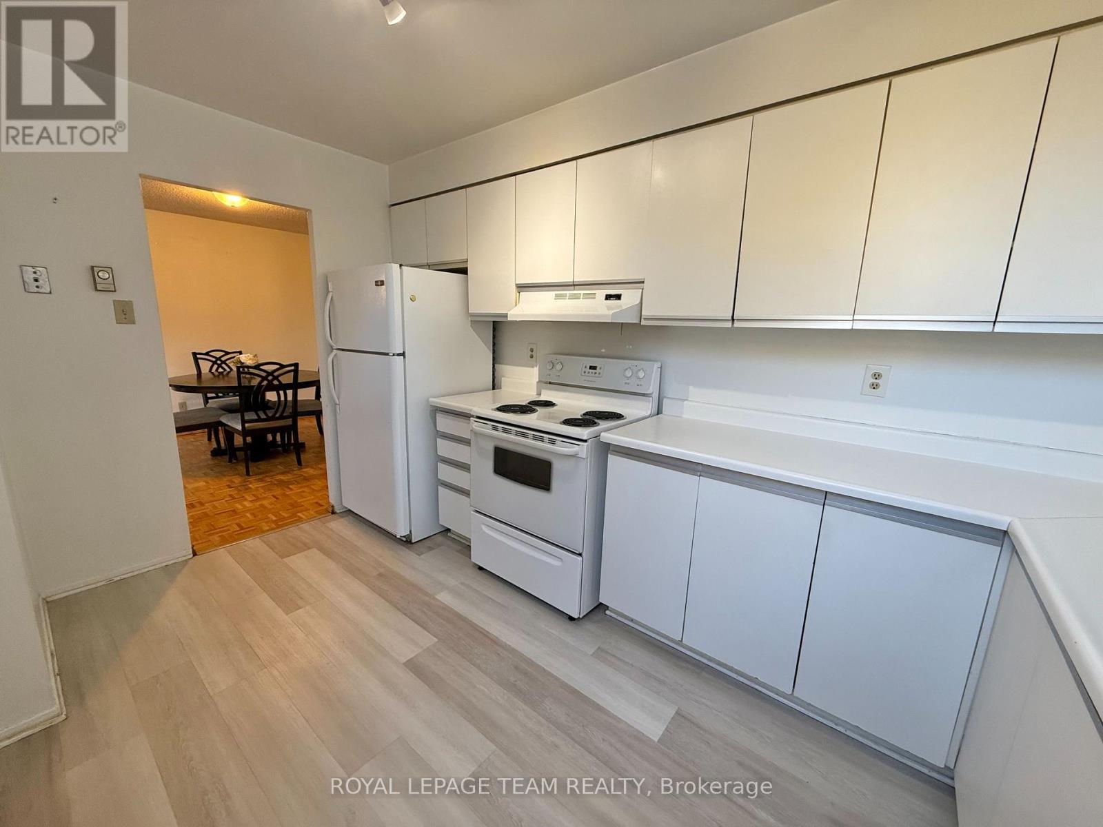 102 - 2760 Carousel Crescent, Ottawa, ON - Indoor Photo Showing Kitchen