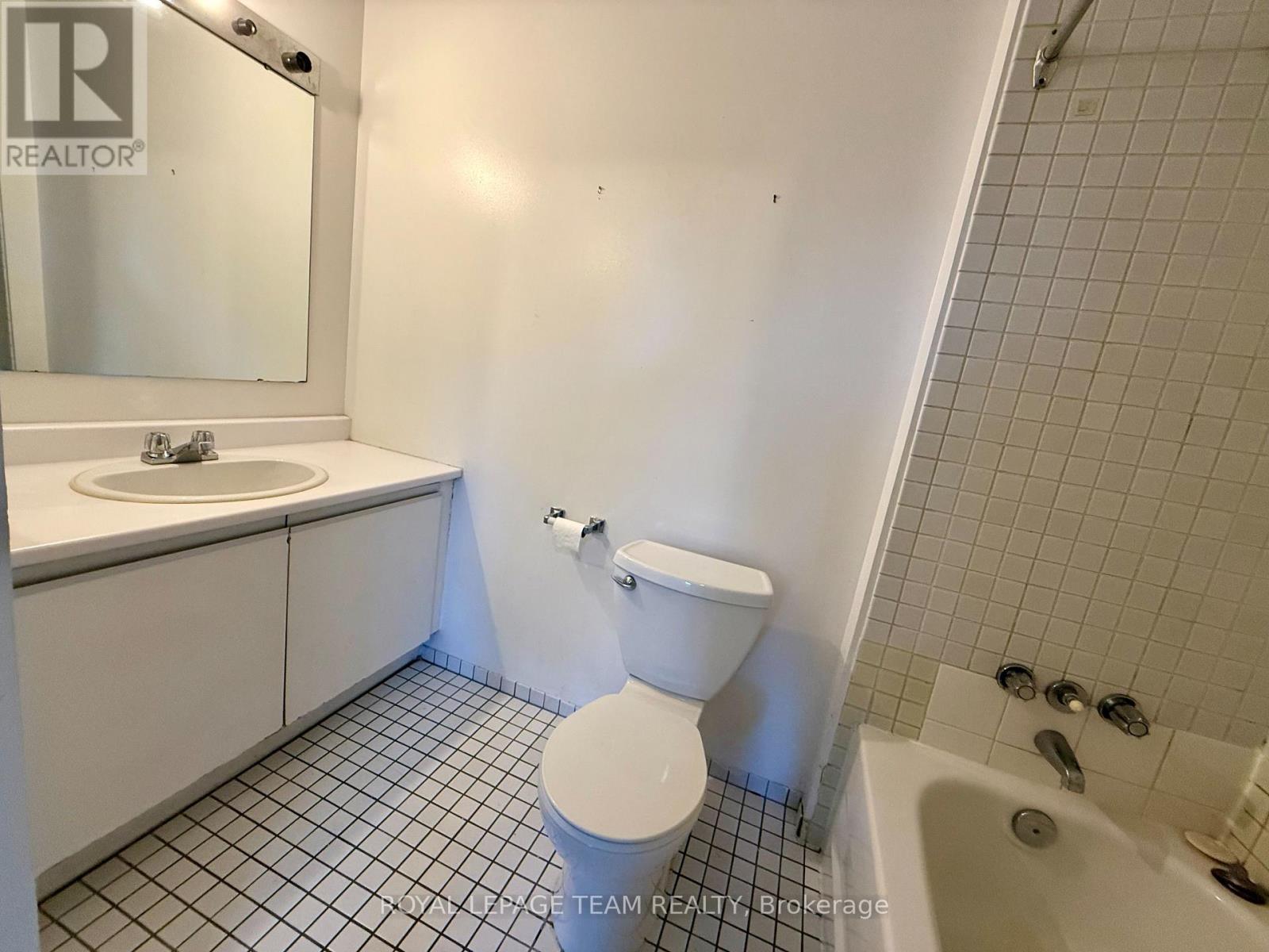 102 - 2760 Carousel Crescent, Ottawa, ON - Indoor Photo Showing Bathroom