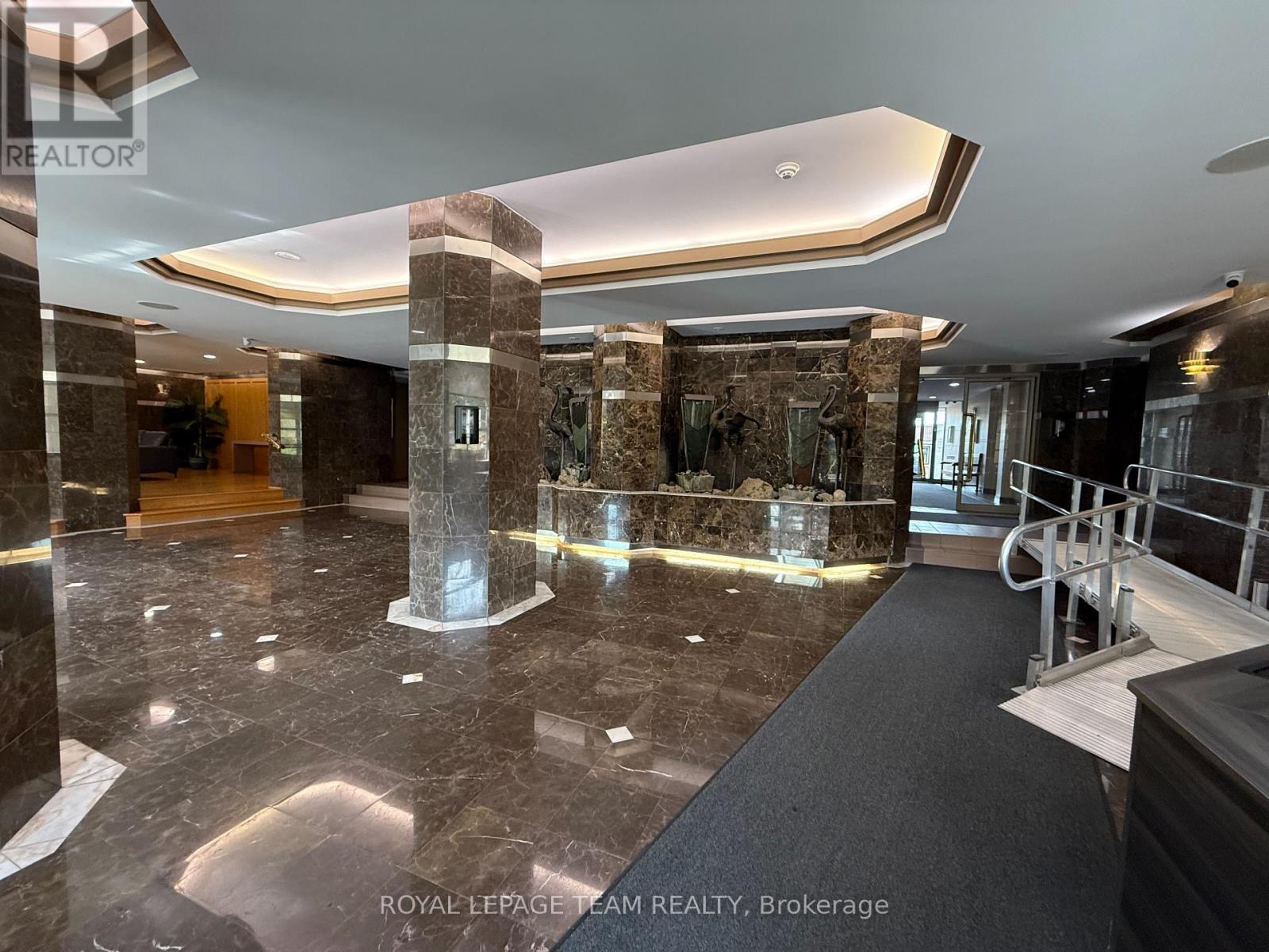 102 - 2760 Carousel Crescent, Ottawa, ON - Indoor