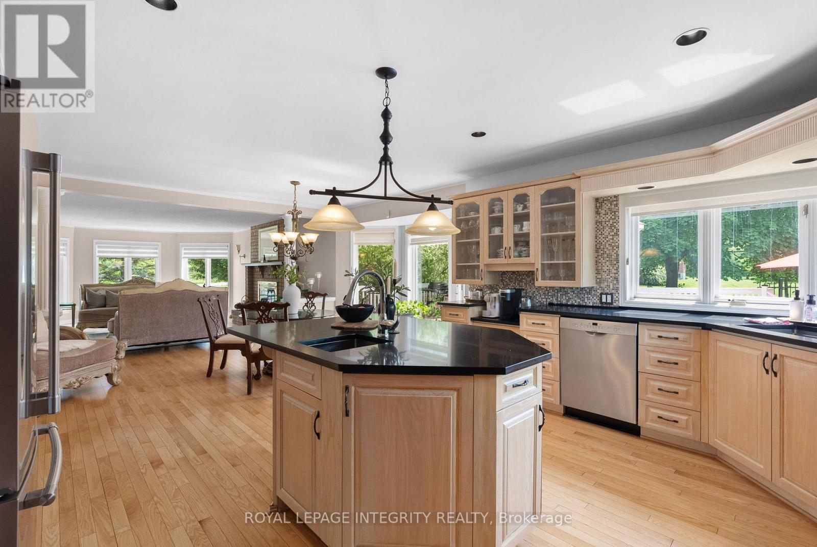 22 Marchbrook Circle, Ottawa, ON - Indoor Photo Showing Kitchen