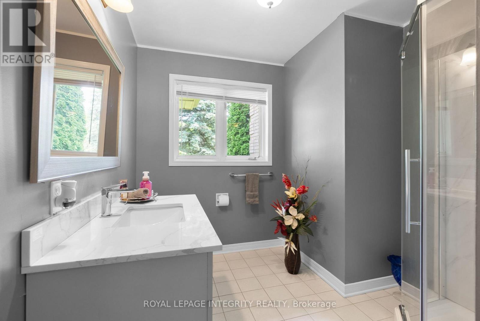 22 Marchbrook Circle, Ottawa, ON - Indoor Photo Showing Bathroom