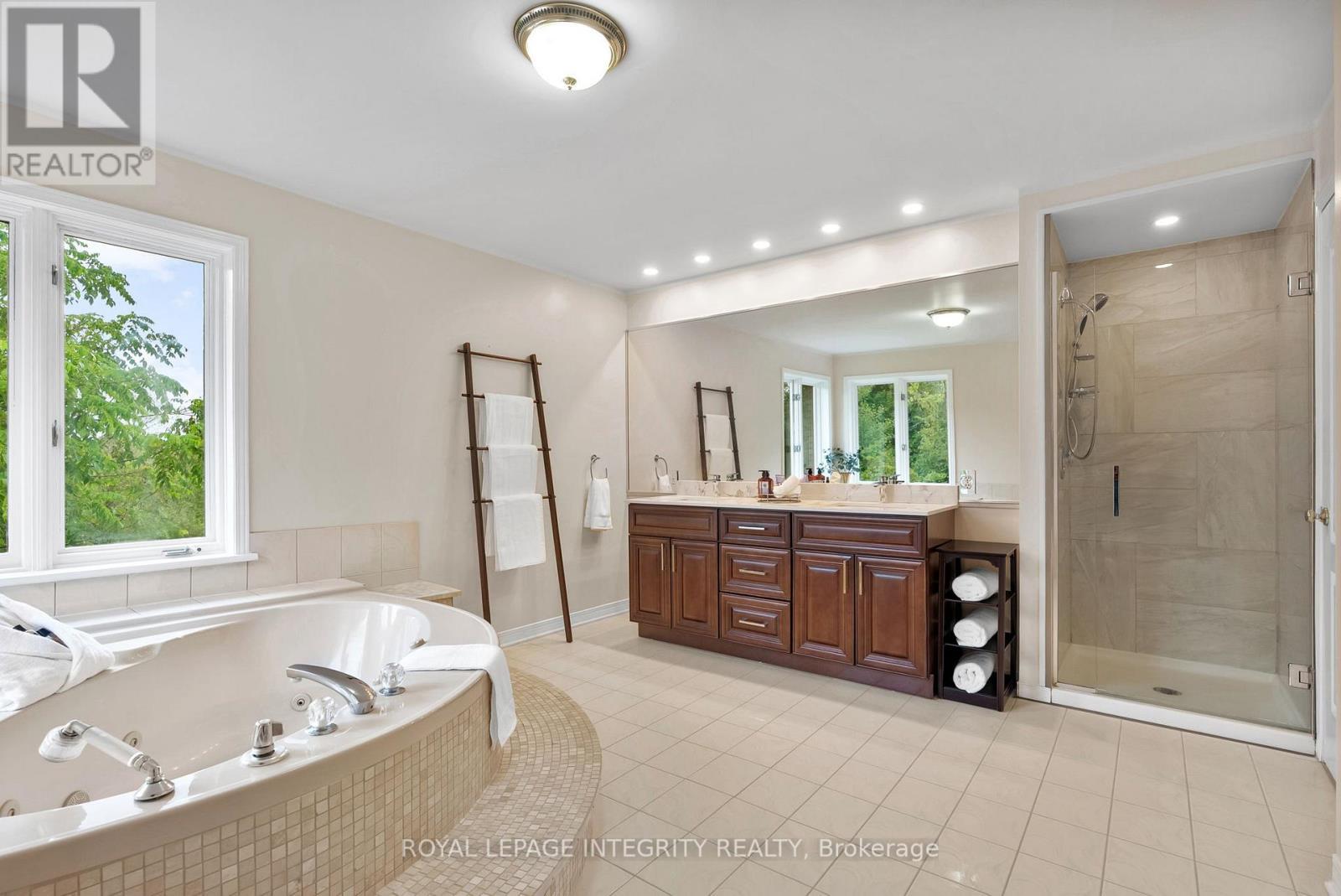 22 Marchbrook Circle, Ottawa, ON - Indoor Photo Showing Bathroom