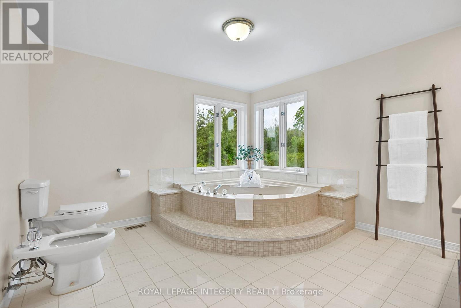 22 Marchbrook Circle, Ottawa, ON - Indoor Photo Showing Bathroom