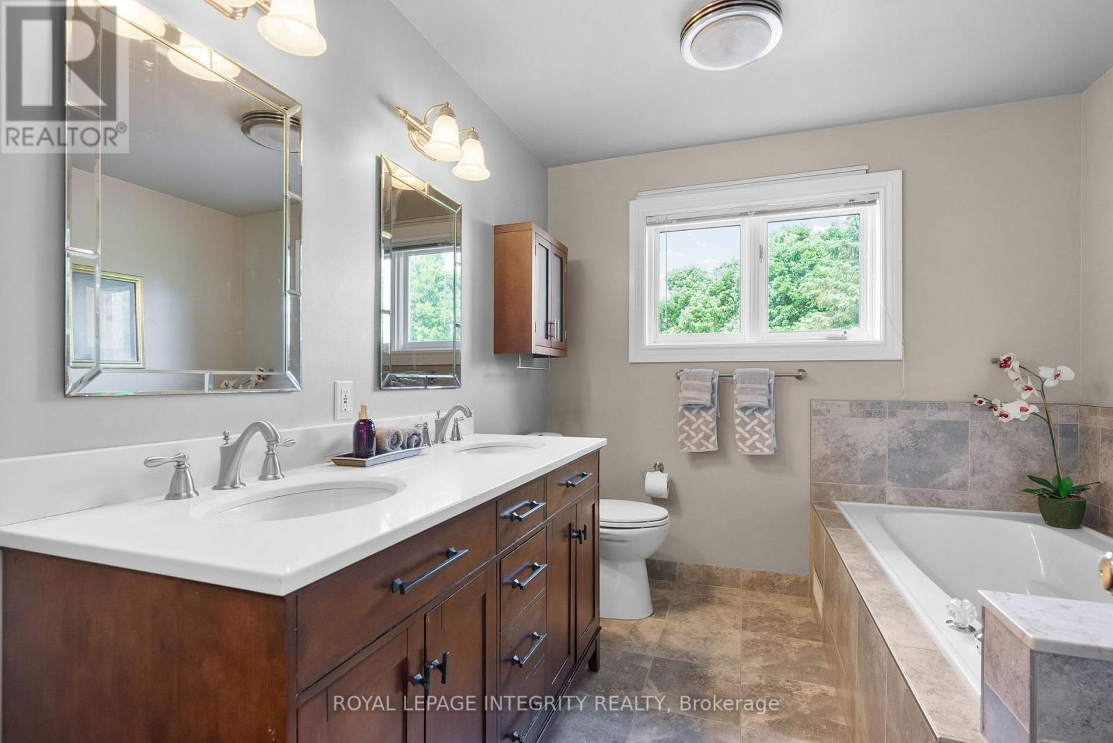 22 Marchbrook Circle, Ottawa, ON - Indoor Photo Showing Bathroom