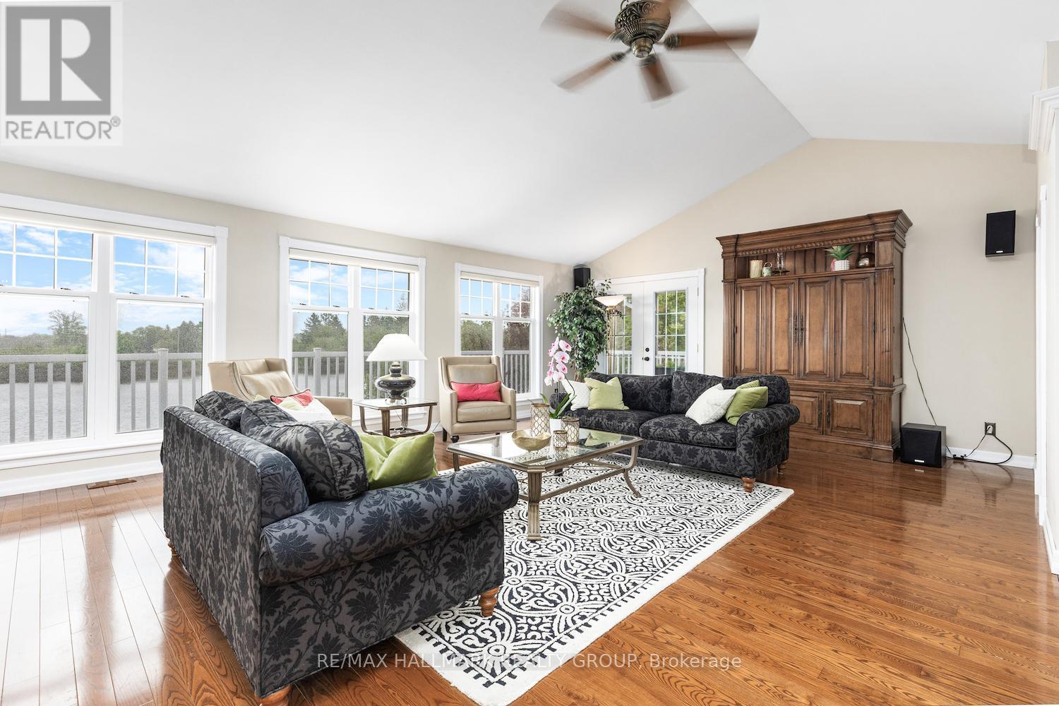 1 Rideau Glen Drive, Ottawa, ON - Indoor Photo Showing Living Room