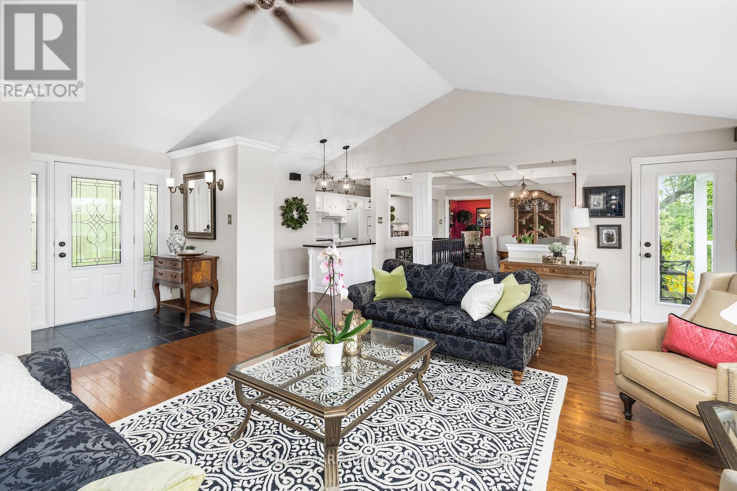 1 Rideau Glen Drive, Ottawa, ON - Indoor Photo Showing Living Room