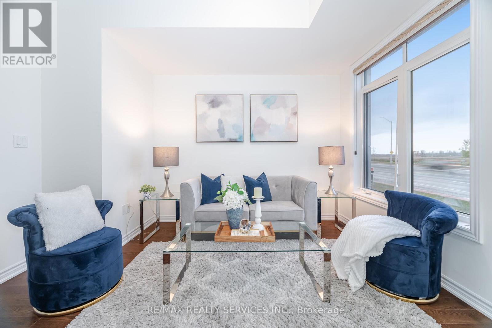 12208 Mclaughlin Road, Caledon, ON - Indoor Photo Showing Living Room
