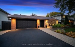 16 Kingsborough Crescent Toronto, ON M9R 2T9