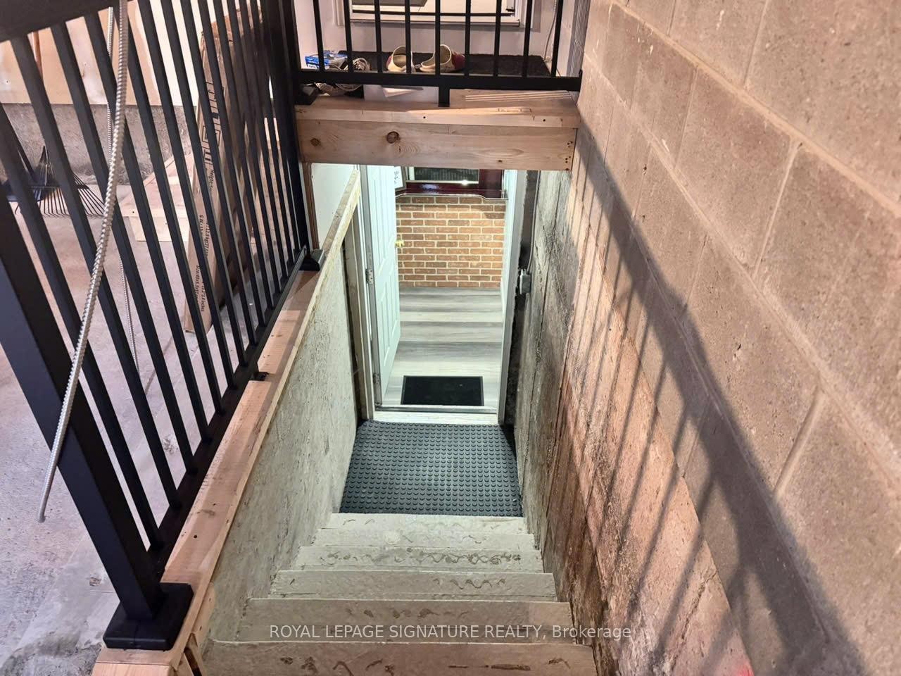 Bsmt-285 Mississaga Street, Oakville, ON - Indoor Photo Showing Other Room