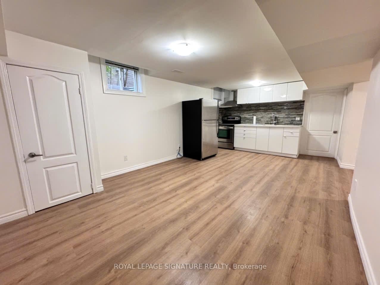 Bsmt-285 Mississaga Street, Oakville, ON - Indoor Photo Showing Kitchen