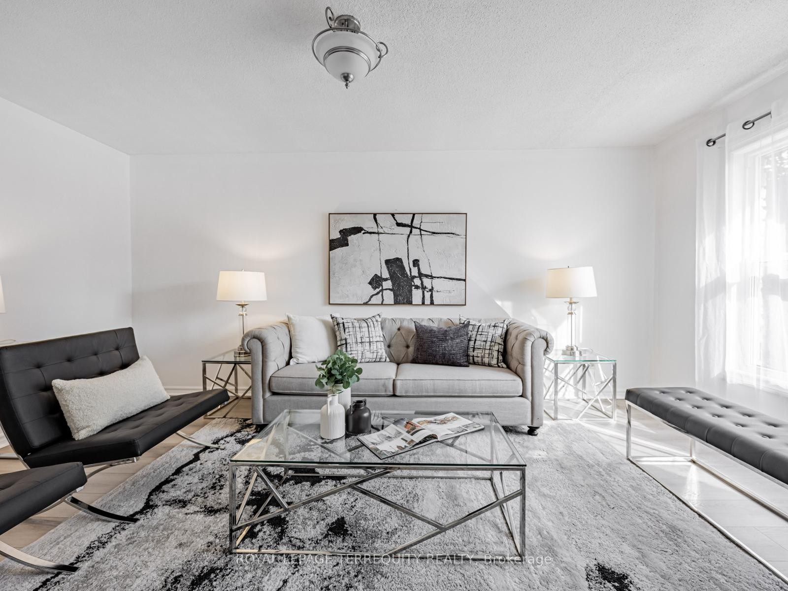 1858 Shadybrook Drive, Pickering, ON - Indoor Photo Showing Living Room