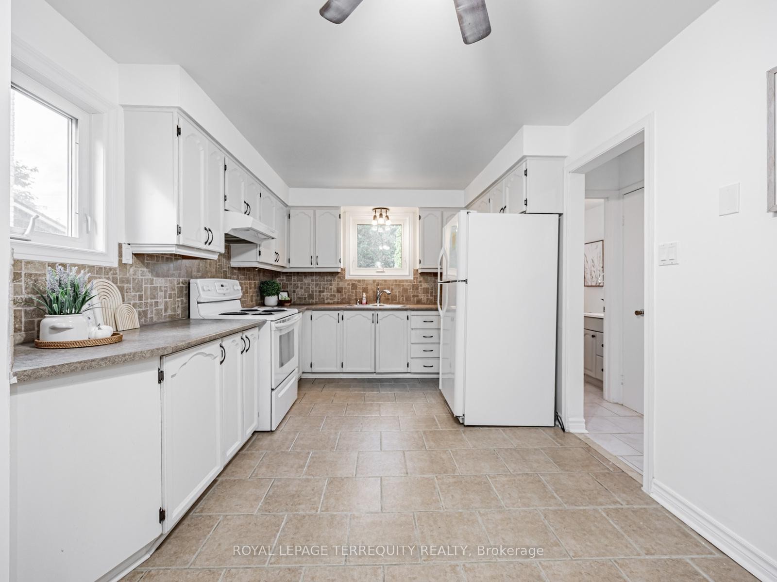 1858 Shadybrook Drive, Pickering, ON - Indoor Photo Showing Kitchen