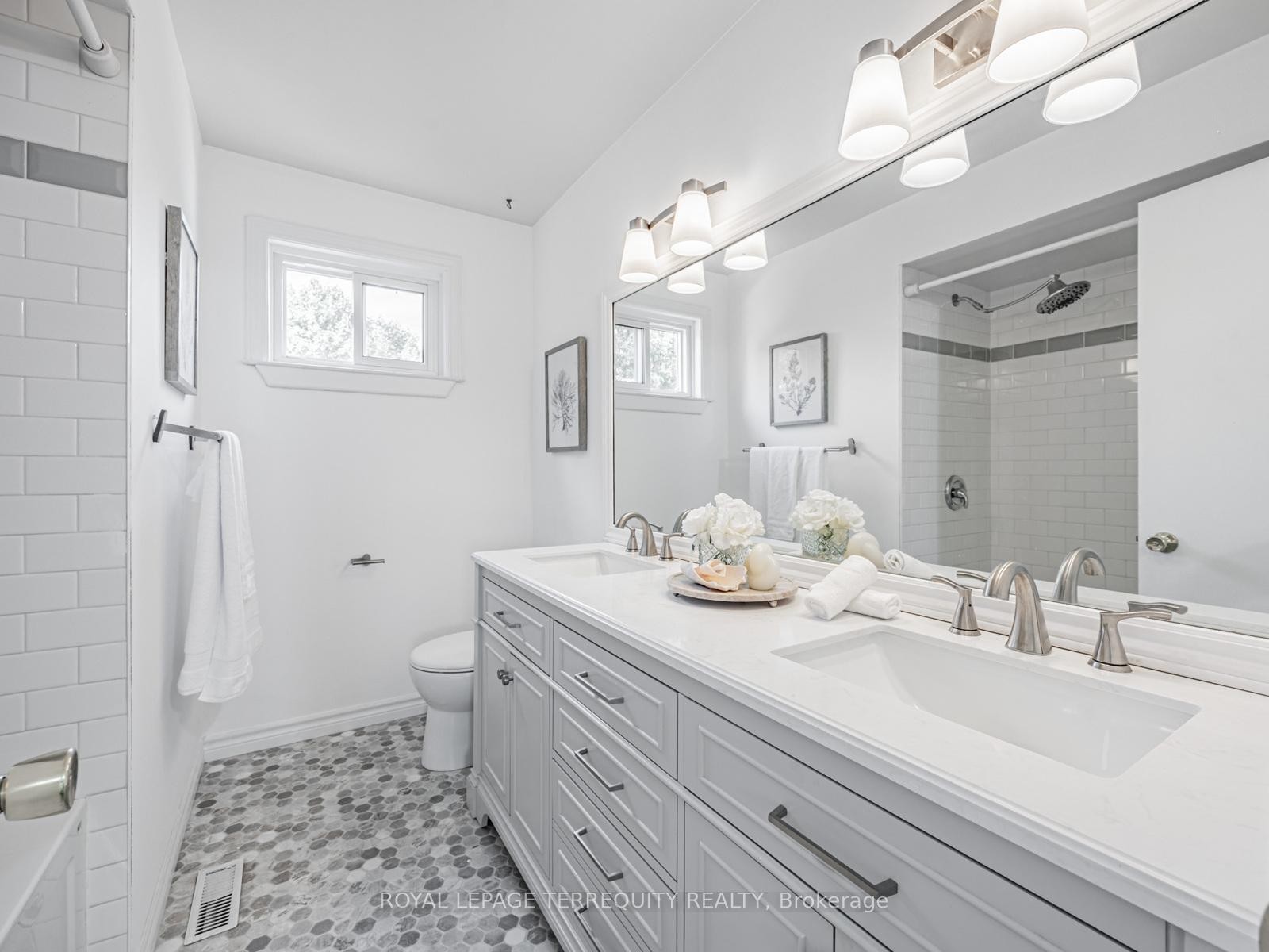 1858 Shadybrook Drive, Pickering, ON - Indoor Photo Showing Bathroom