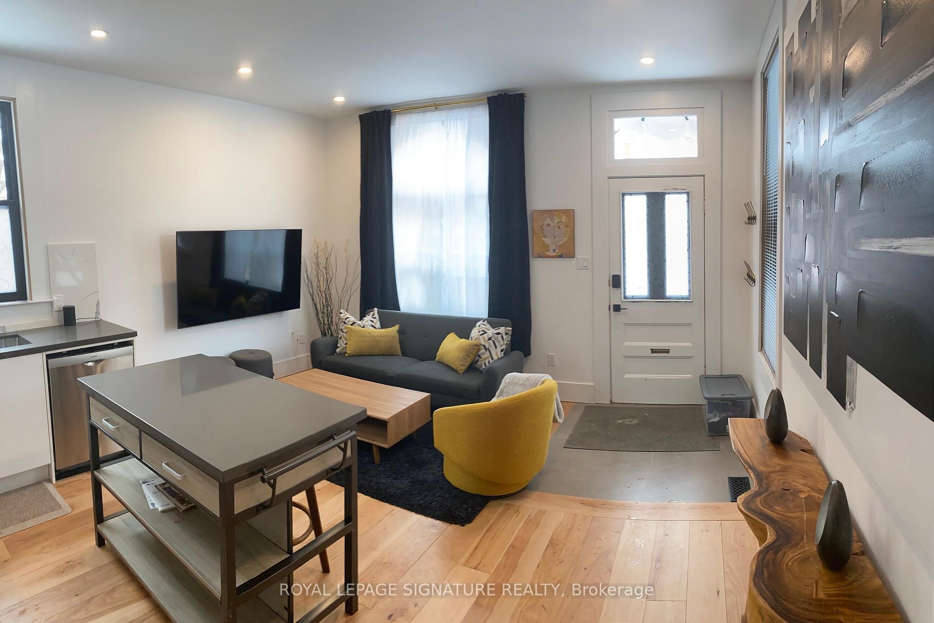 109 Charlton Avenue N, Hamilton, ON - Indoor