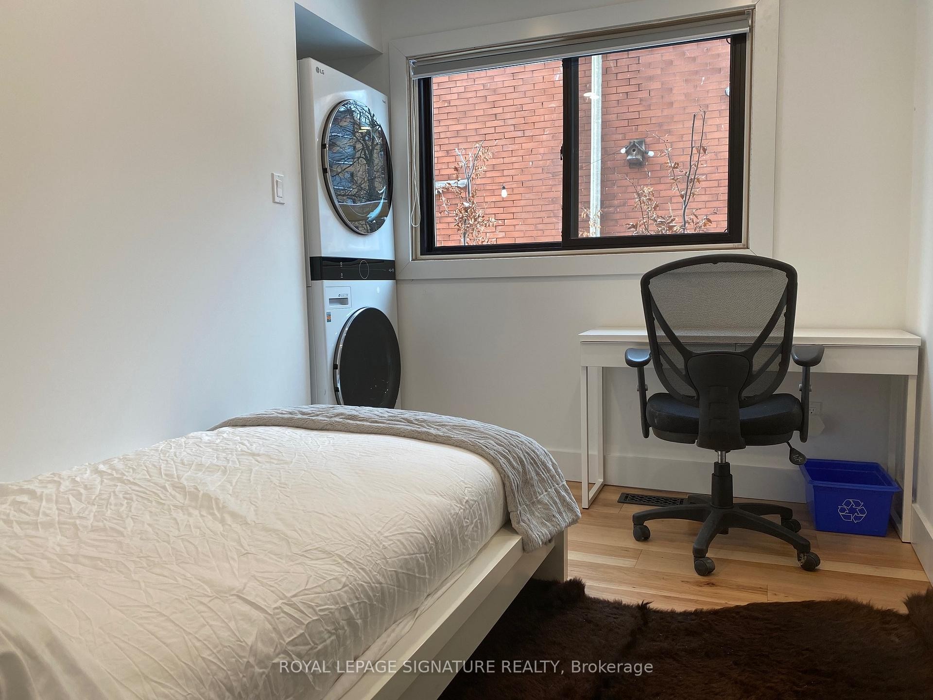 109 Charlton Avenue N, Hamilton, ON - Indoor Photo Showing Bedroom