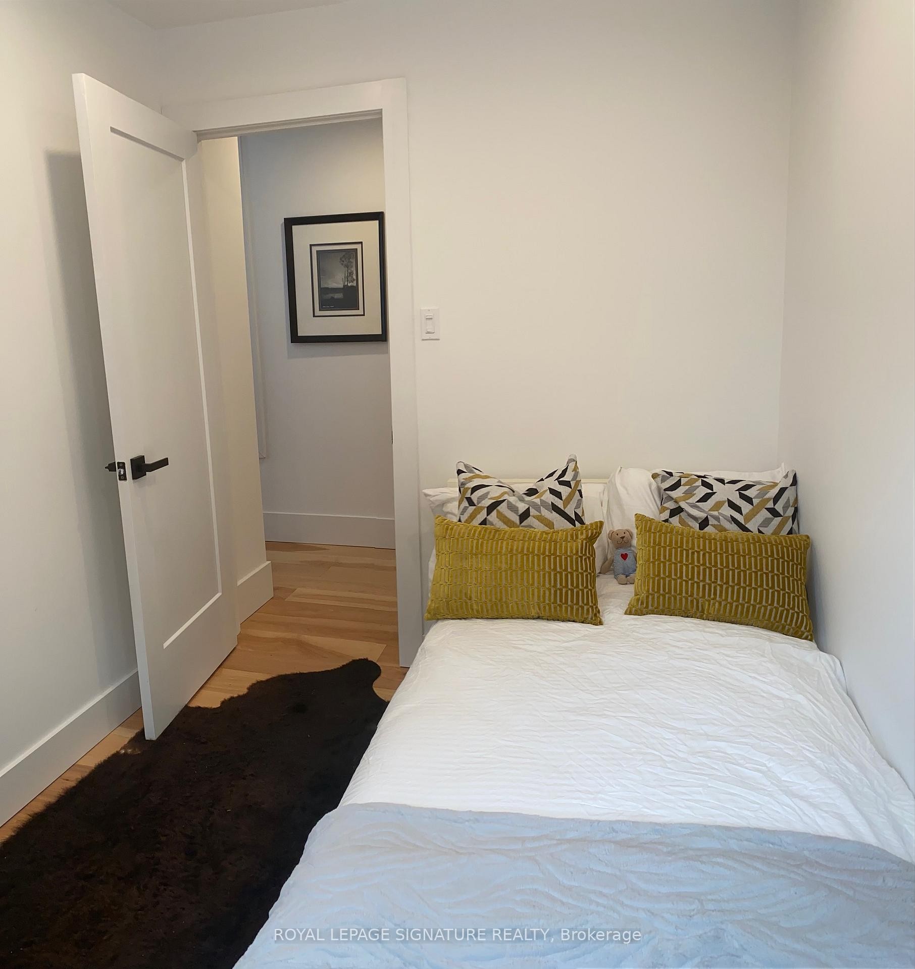 109 Charlton Avenue N, Hamilton, ON - Indoor Photo Showing Bedroom