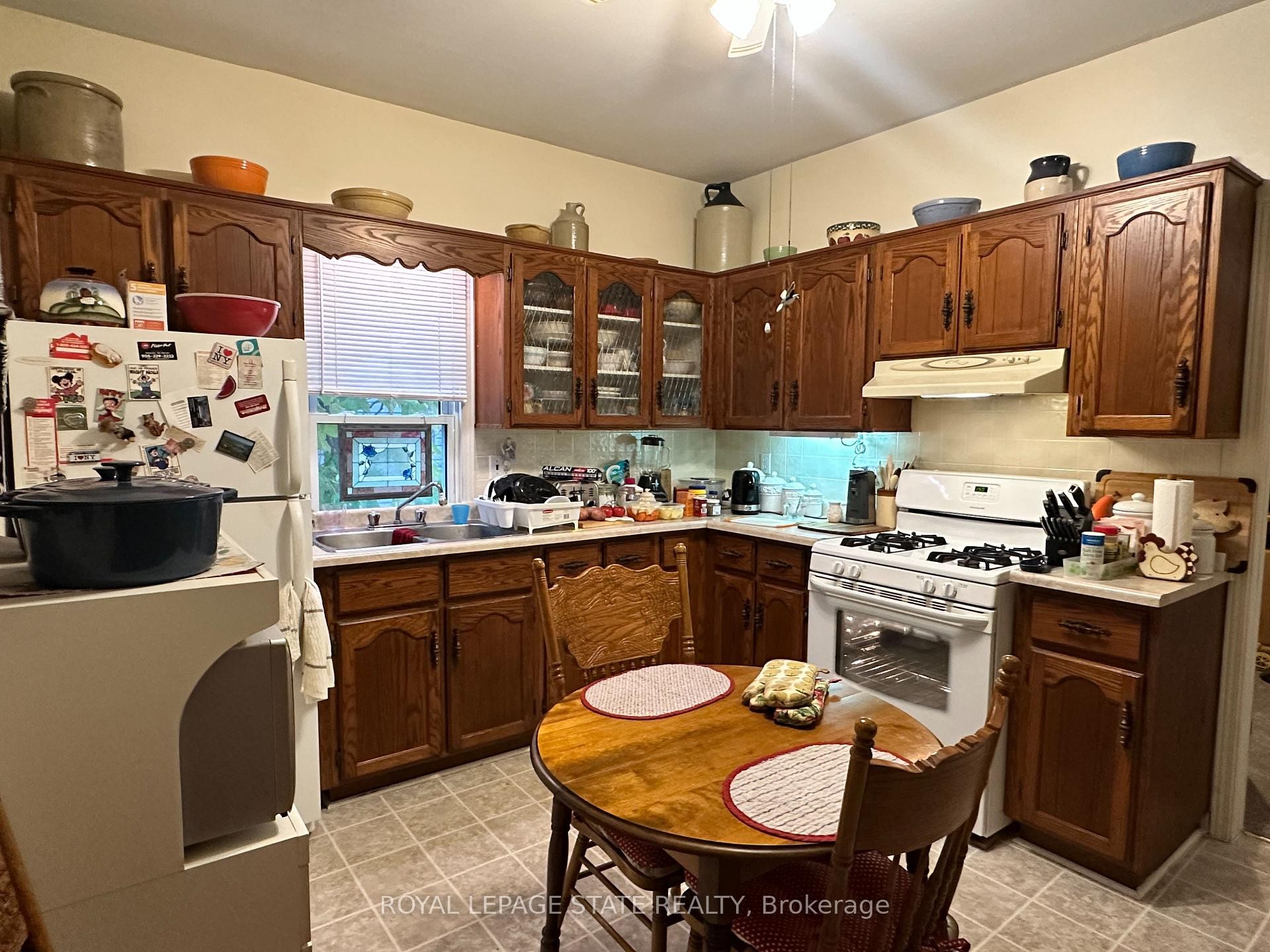149 Forest Street E, Haldimand, ON - Indoor Photo Showing Kitchen With Double Sink