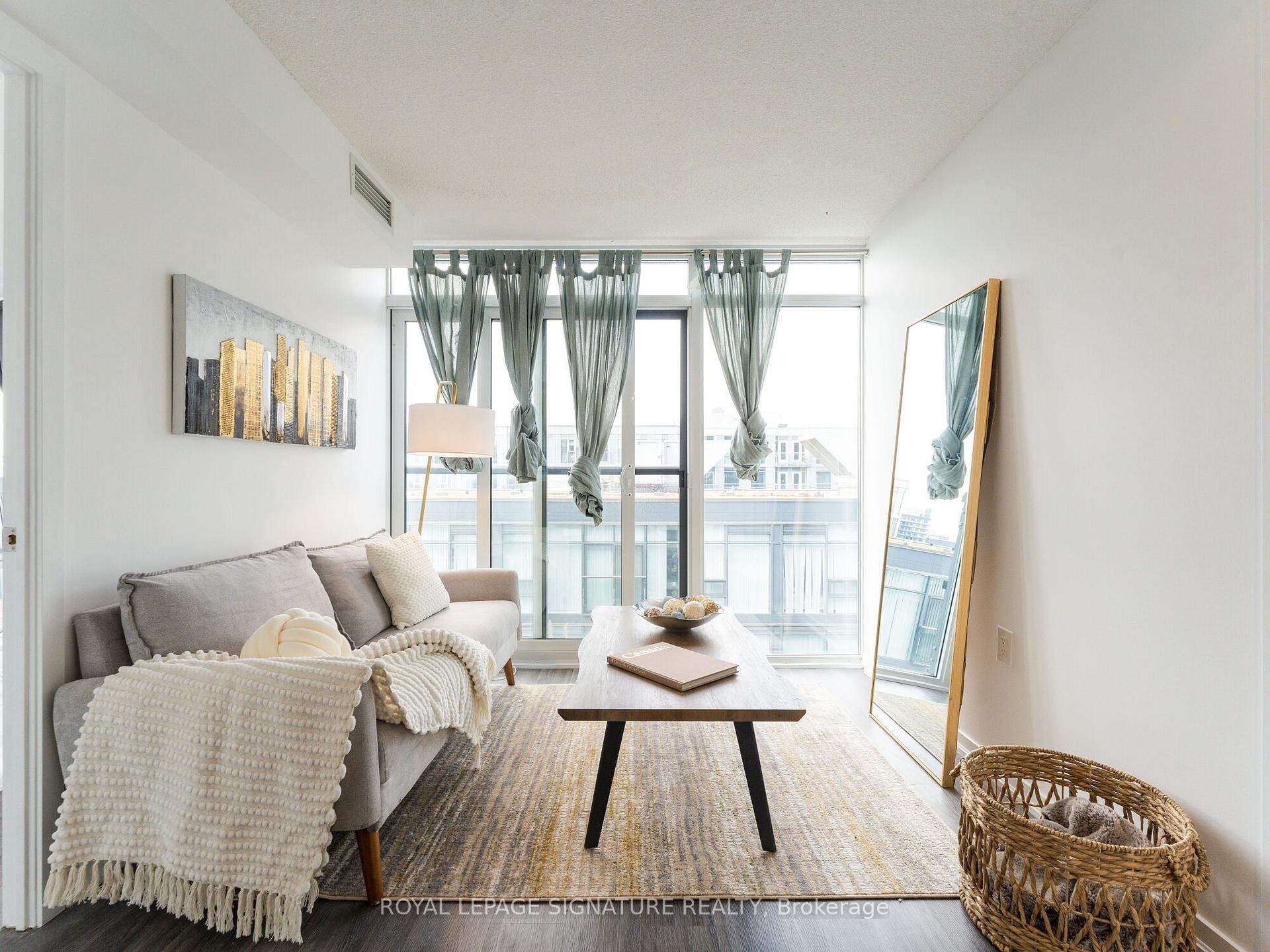 Lph05E-36 Lisgar Street, Toronto, ON - Indoor Photo Showing Living Room