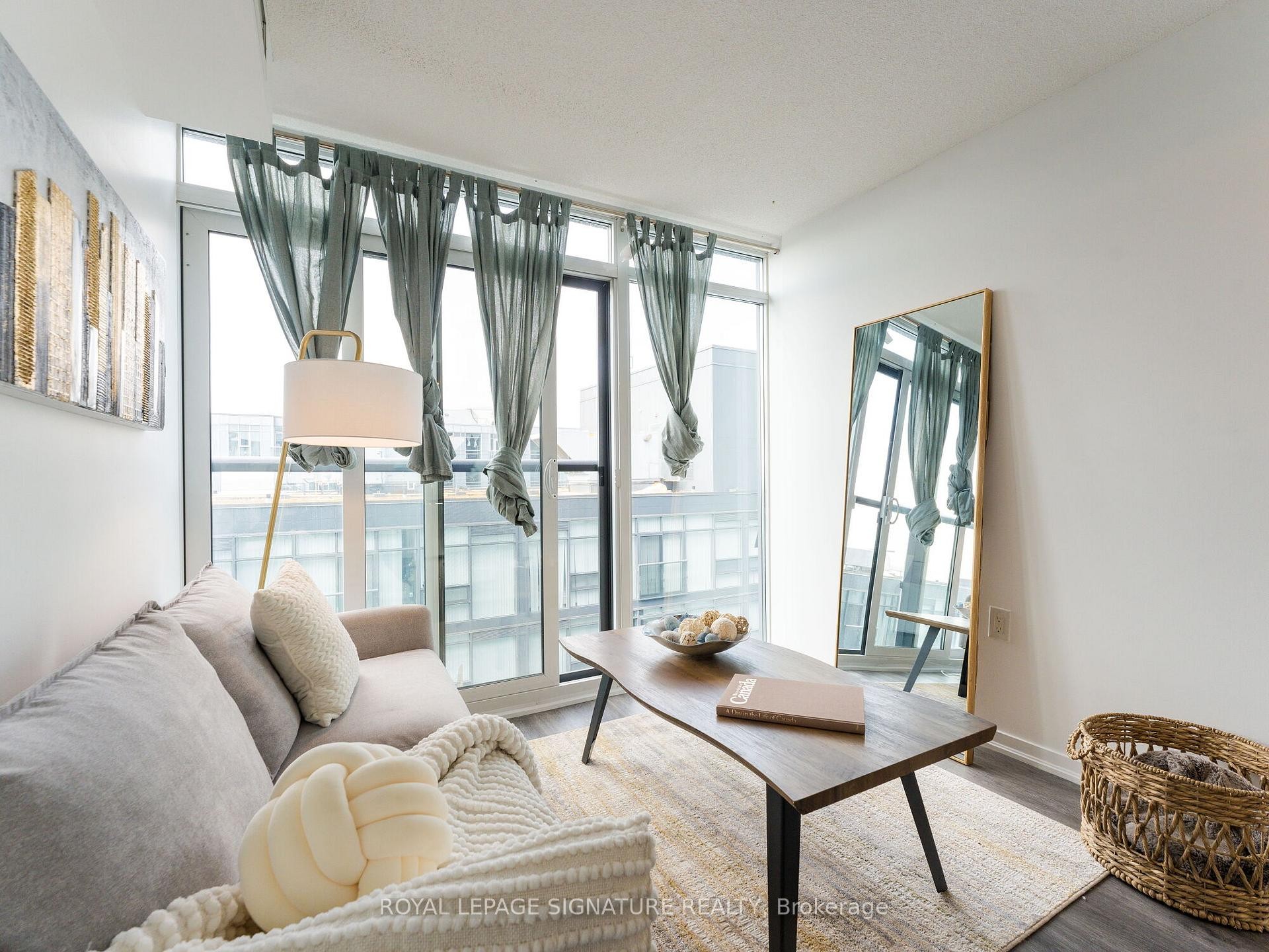 Lph05E-36 Lisgar Street, Toronto, ON - Indoor Photo Showing Living Room