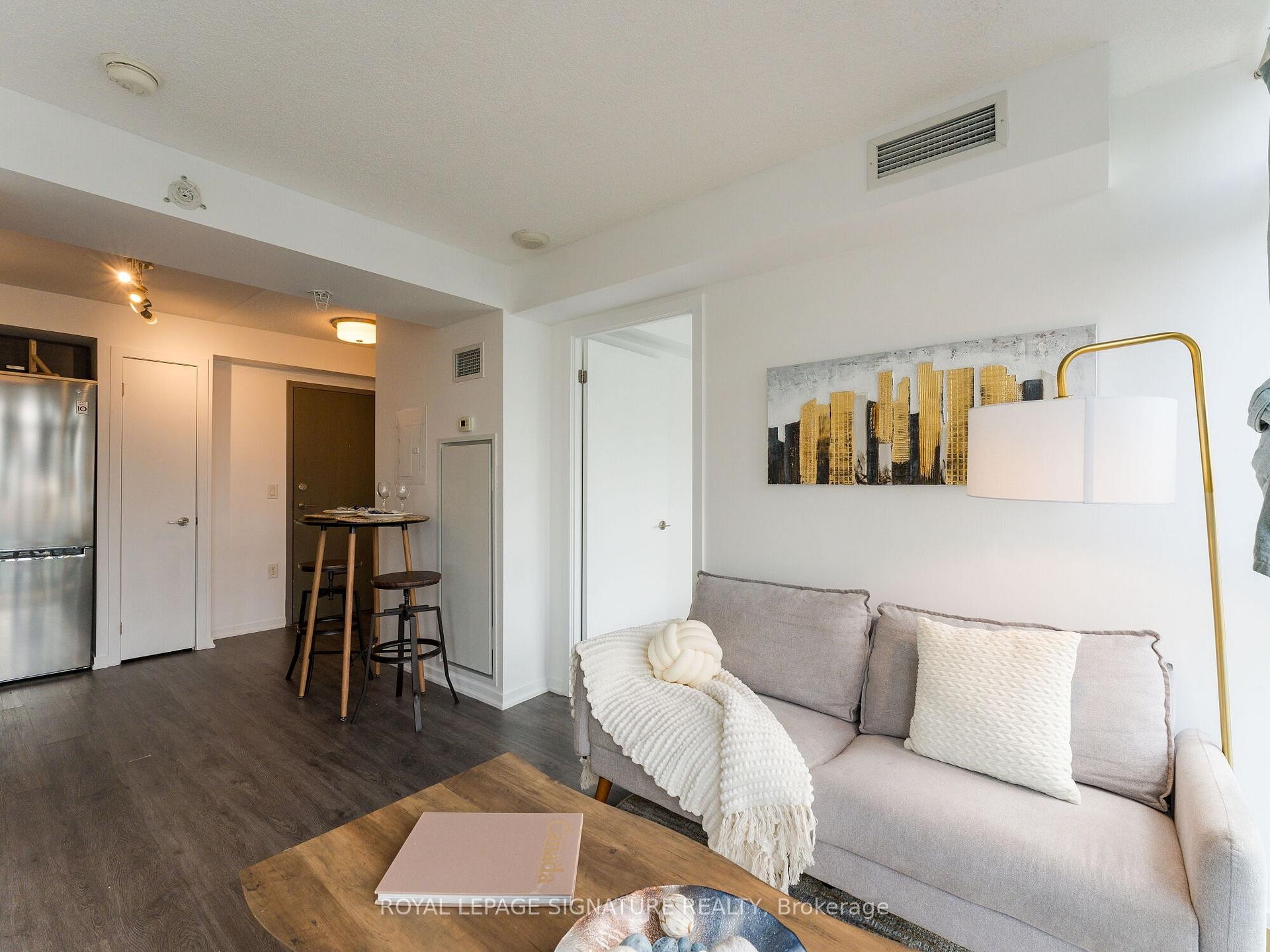 Lph05E-36 Lisgar Street, Toronto, ON - Indoor Photo Showing Living Room