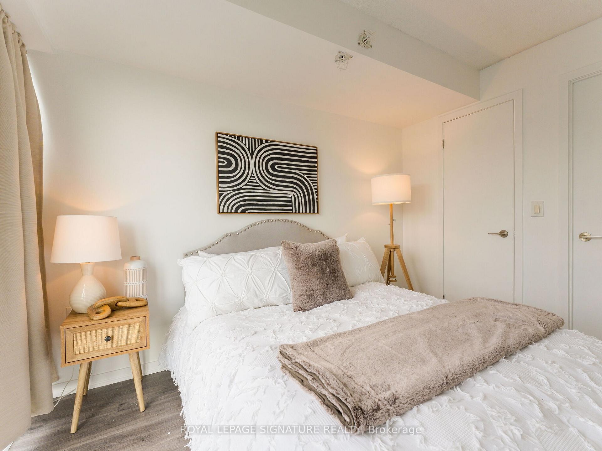 Lph05E-36 Lisgar Street, Toronto, ON - Indoor Photo Showing Bedroom