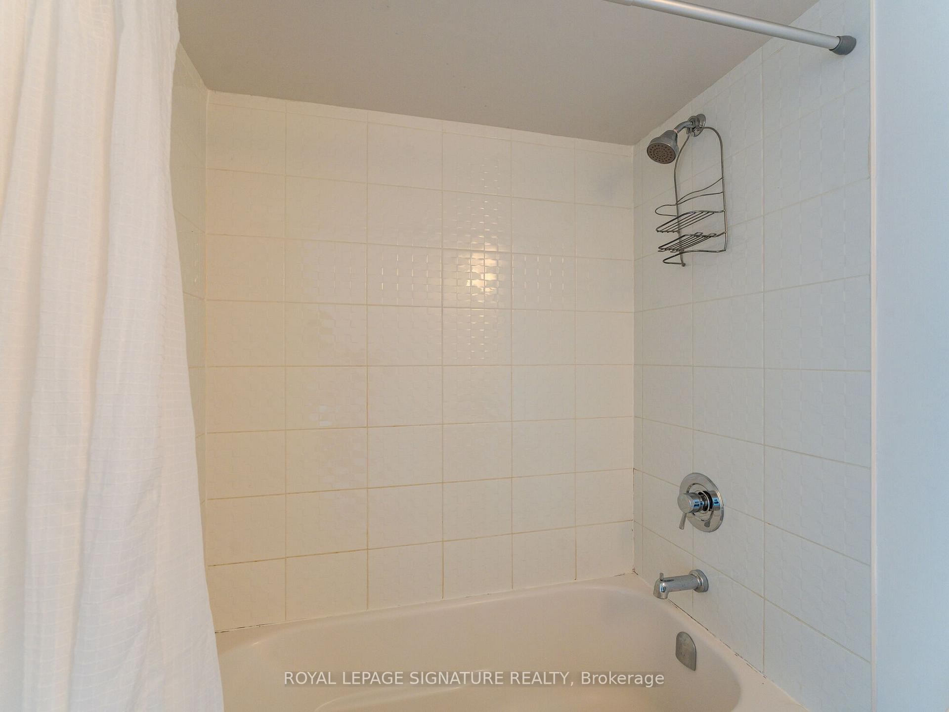 Lph05E-36 Lisgar Street, Toronto, ON - Indoor Photo Showing Bathroom