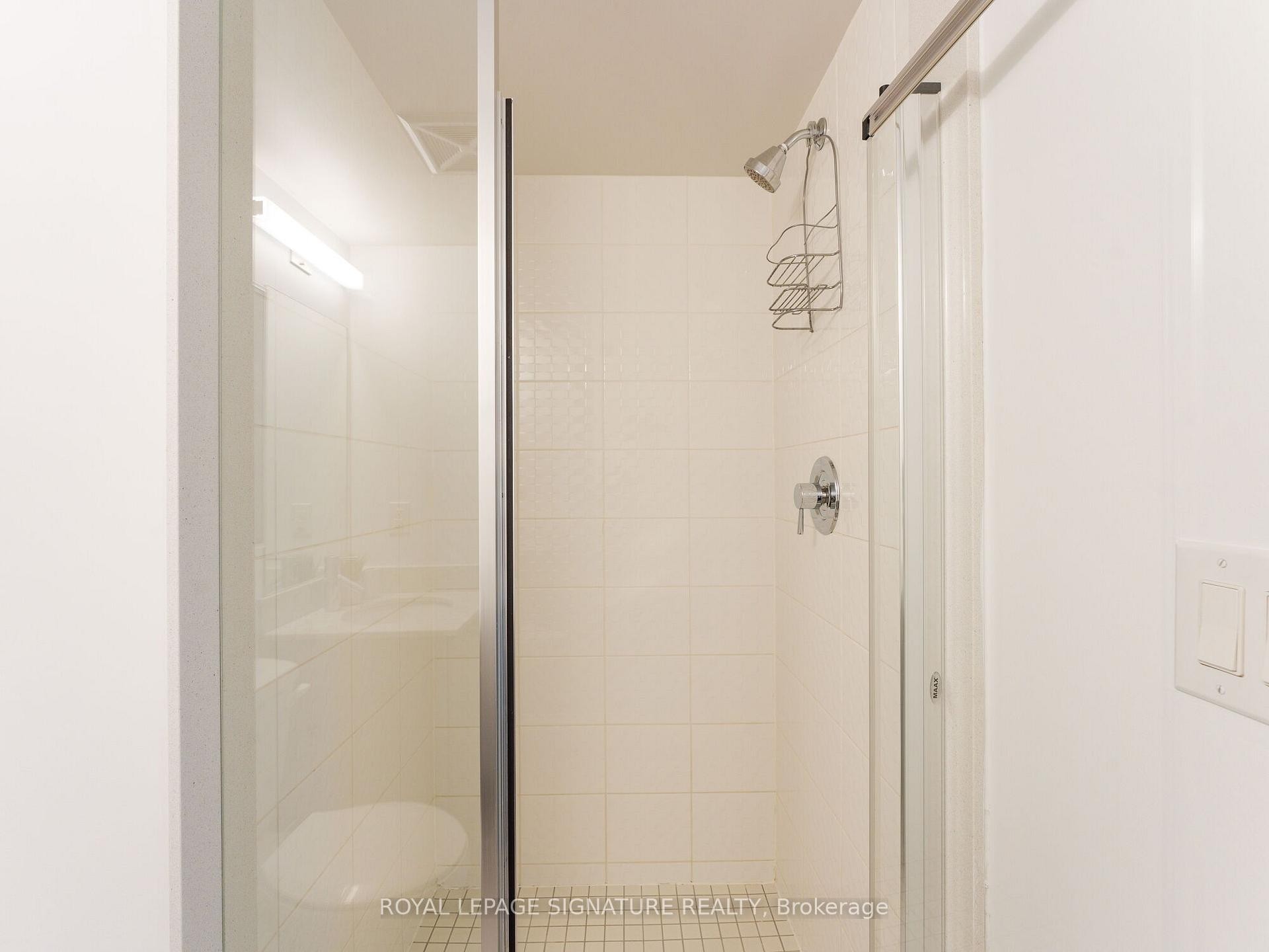 Lph05E-36 Lisgar Street, Toronto, ON - Indoor Photo Showing Bathroom