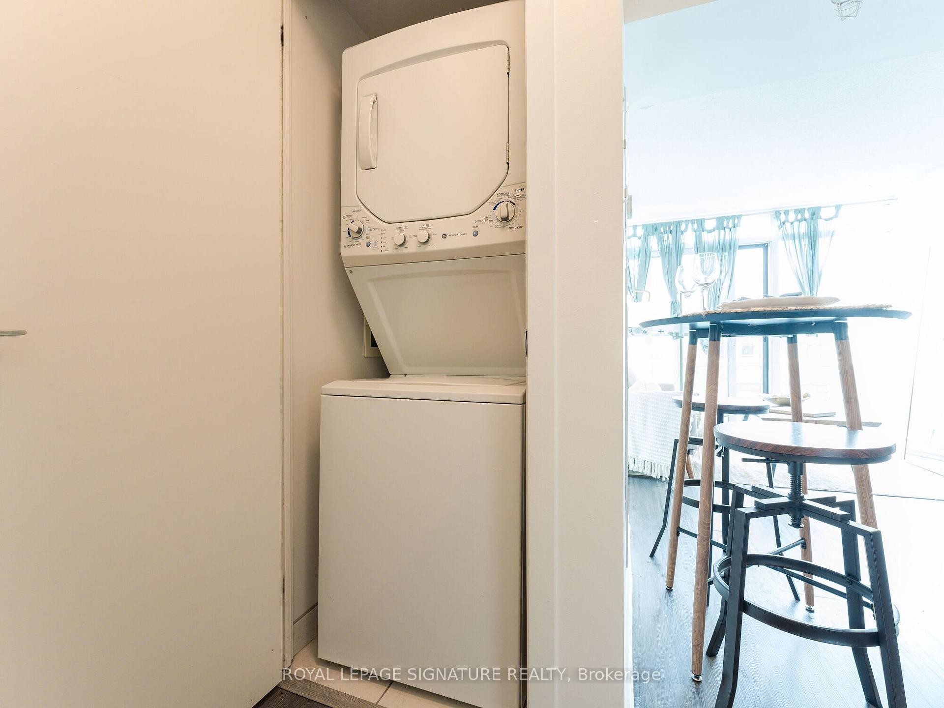 Lph05E-36 Lisgar Street, Toronto, ON - Indoor Photo Showing Laundry Room