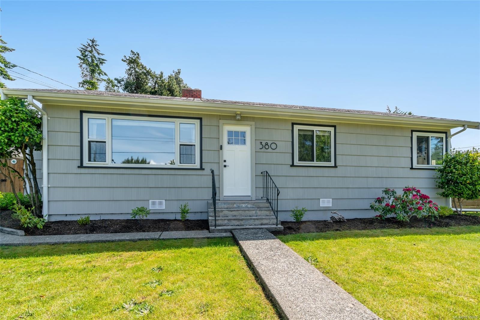 380 Hirst Ave West, Parksville, BC