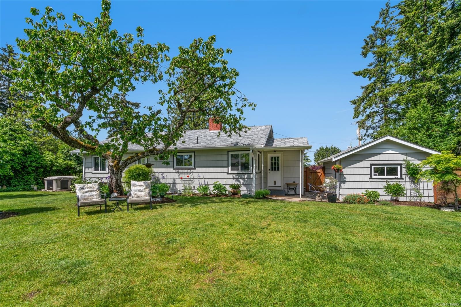 380 Hirst Ave West, Parksville, BC