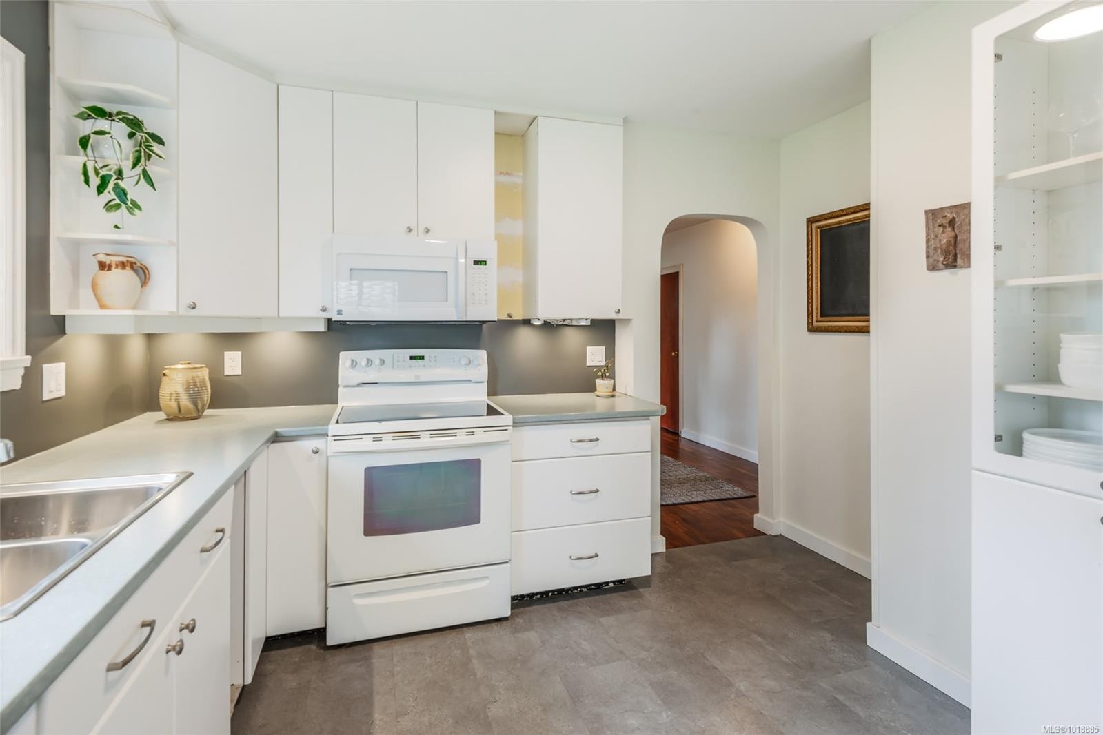 380 Hirst Ave West, Parksville, BC