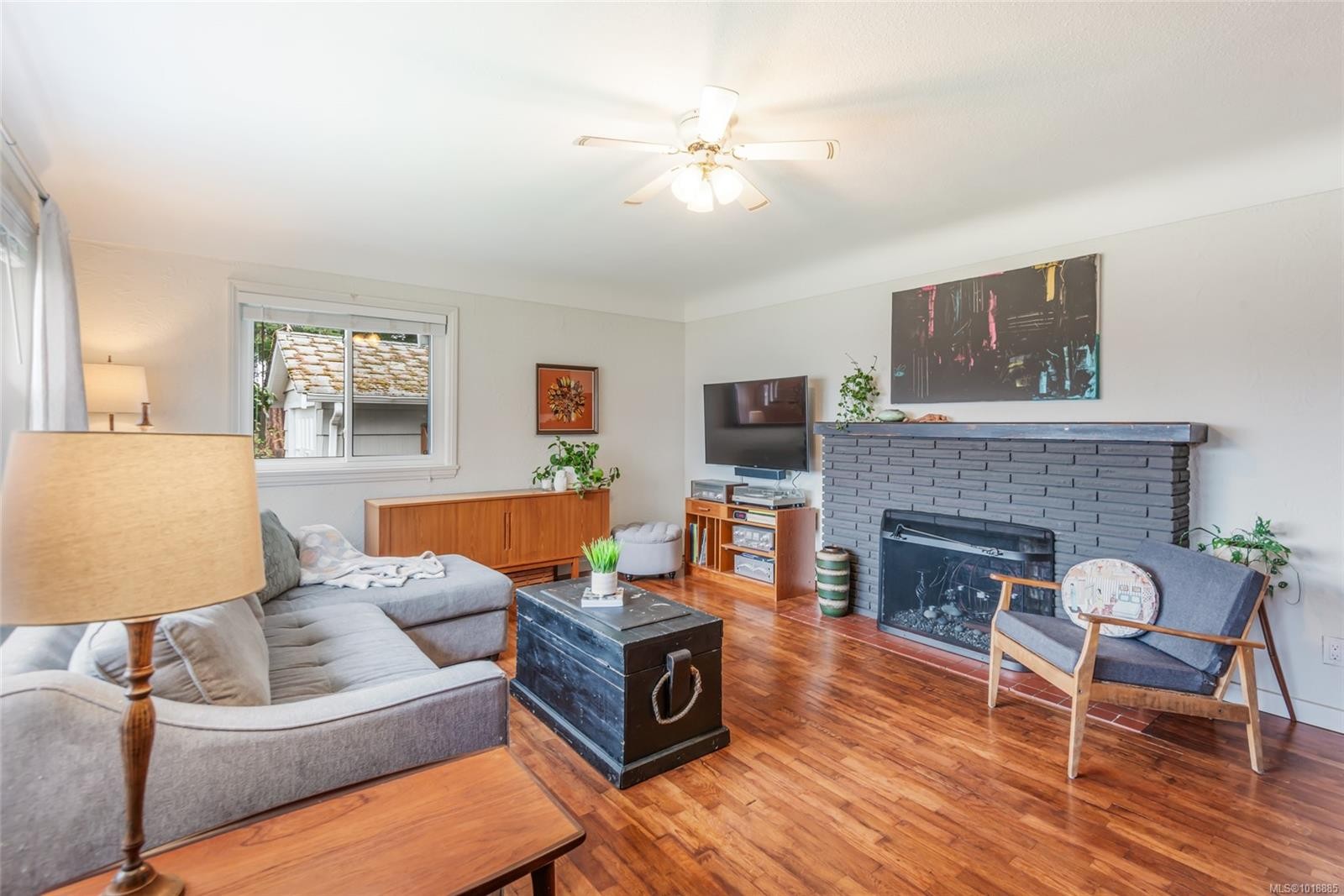 380 Hirst Ave West, Parksville, BC