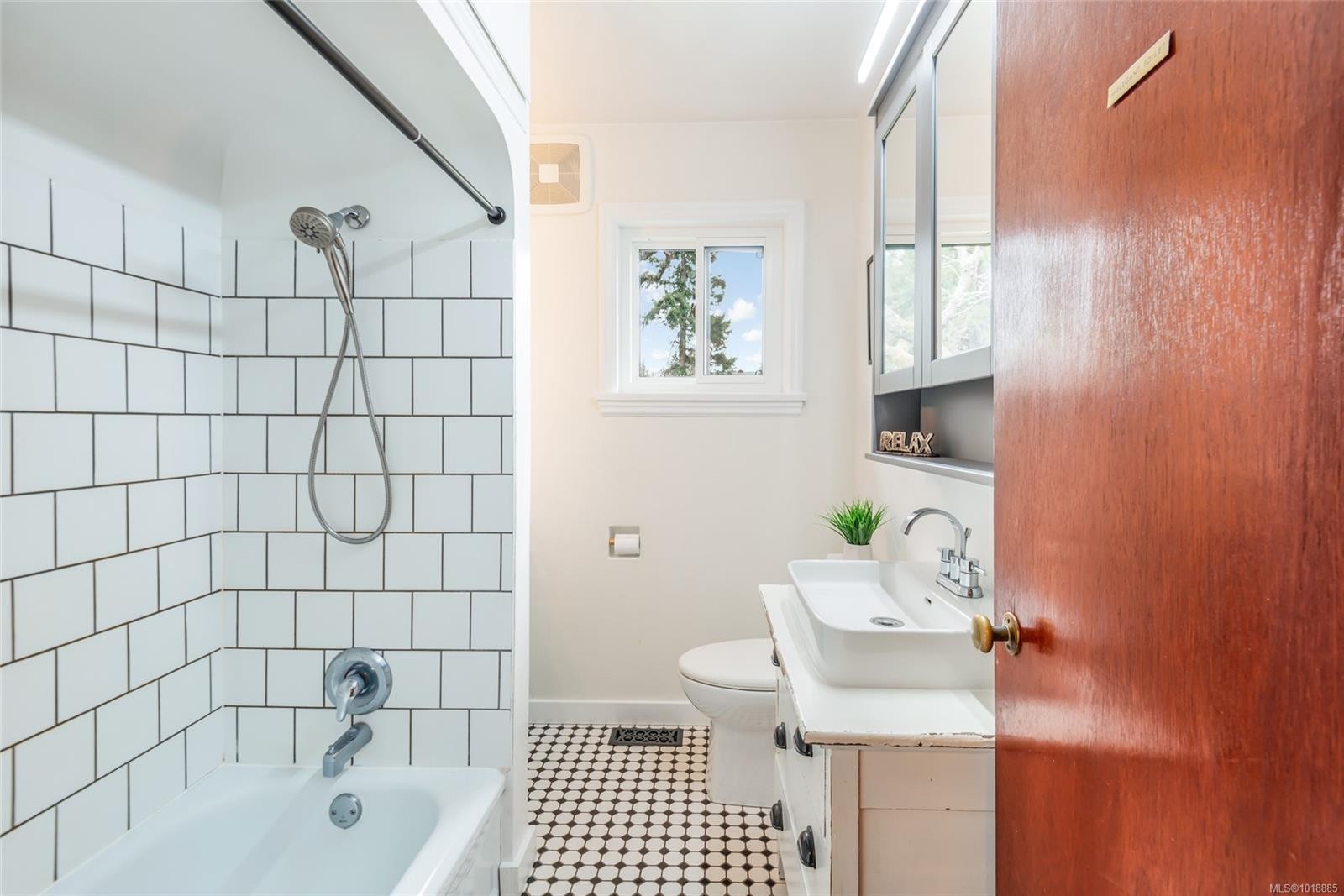 380 Hirst Ave West, Parksville, BC