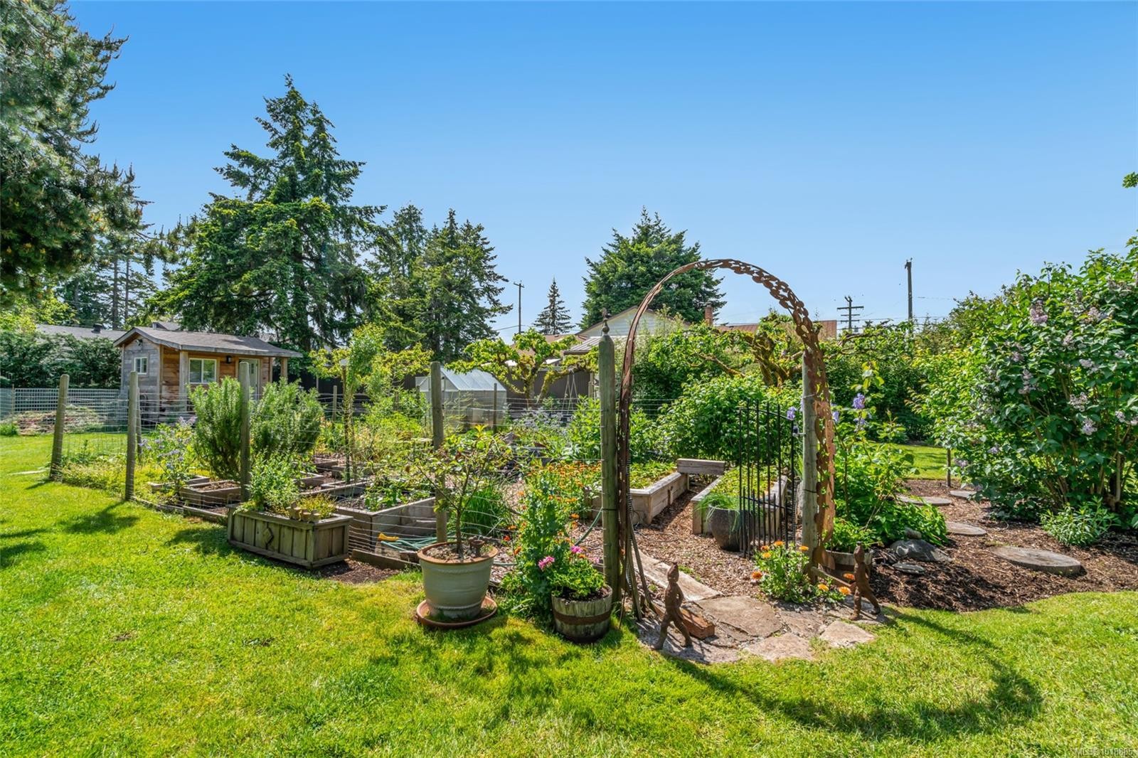 380 Hirst Ave West, Parksville, BC