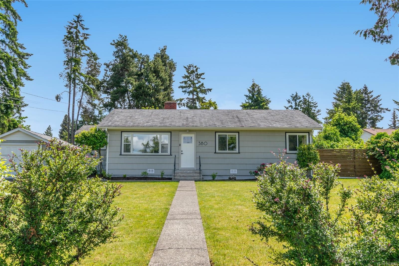 380 Hirst Ave West, Parksville, BC