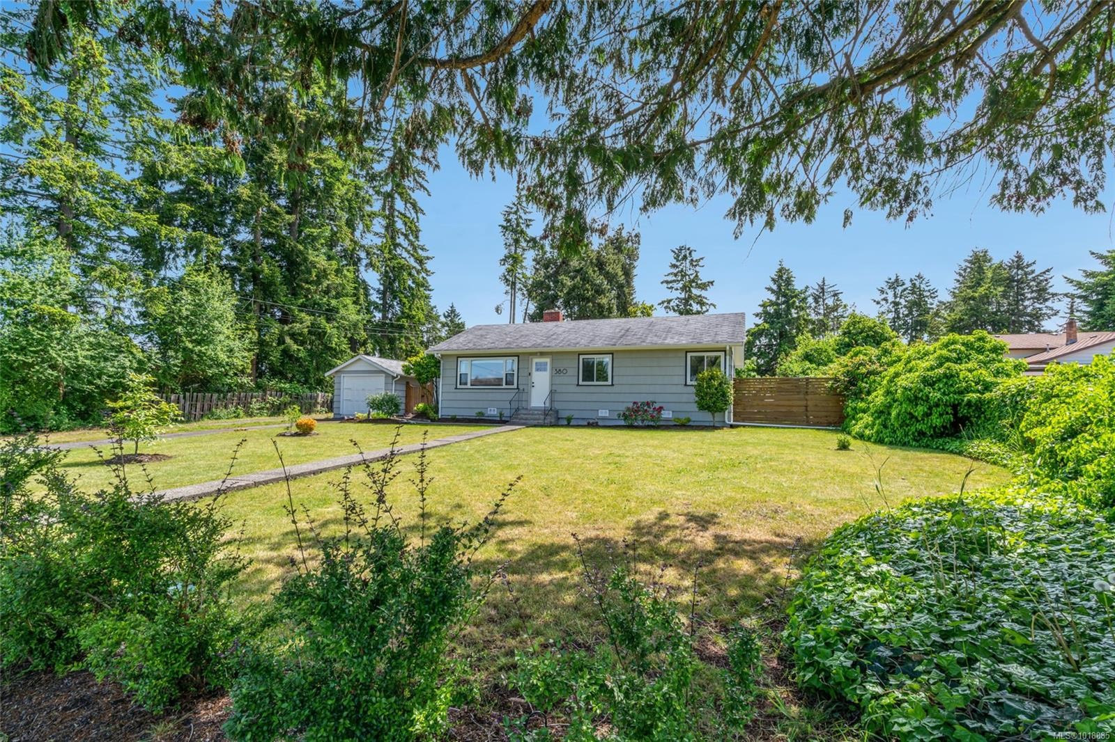 380 Hirst Ave West, Parksville, BC