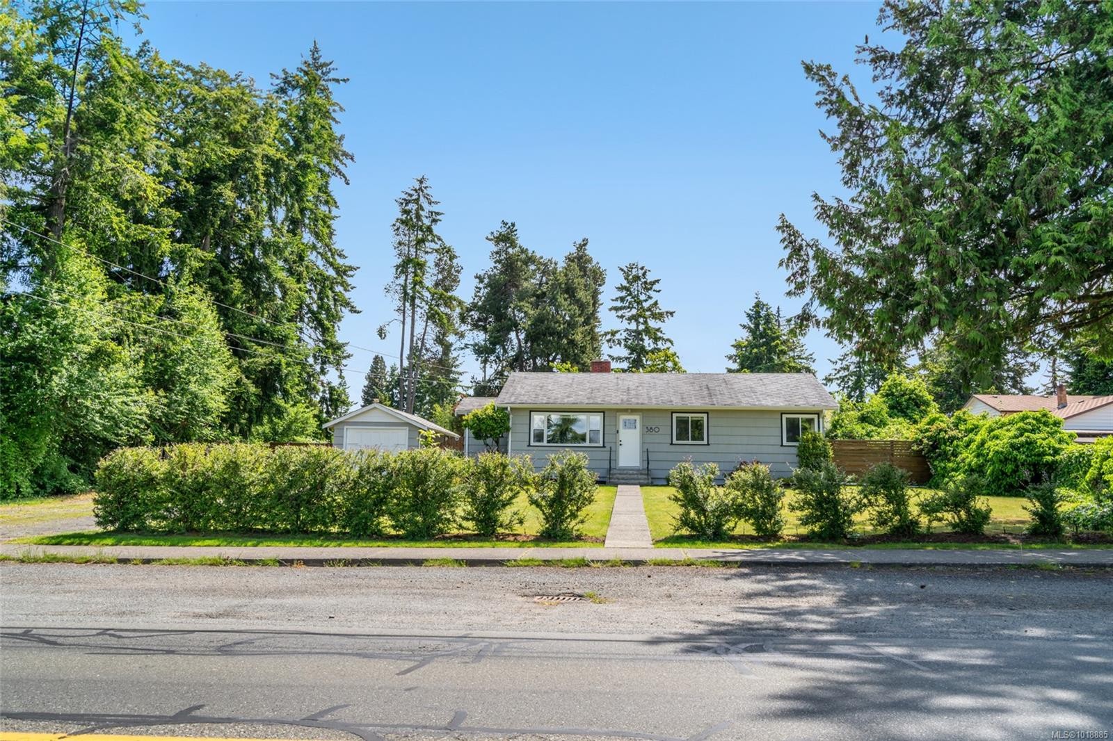 380 Hirst Ave West, Parksville, BC