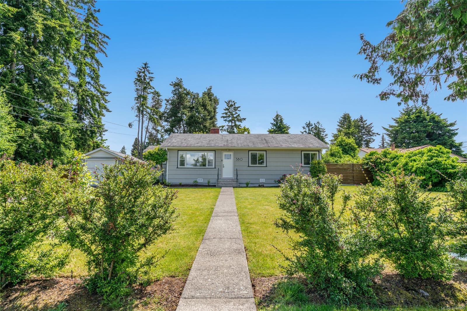 380 Hirst Ave West, Parksville, BC