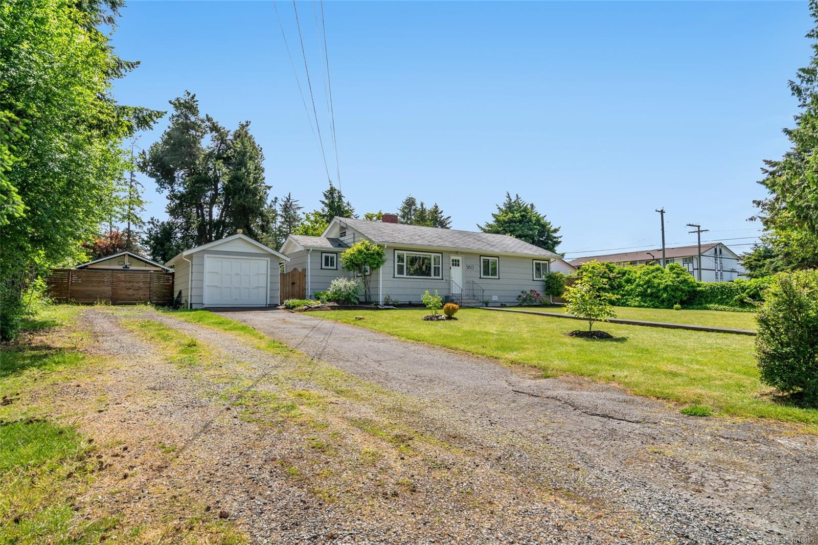 380 Hirst Ave West, Parksville, BC