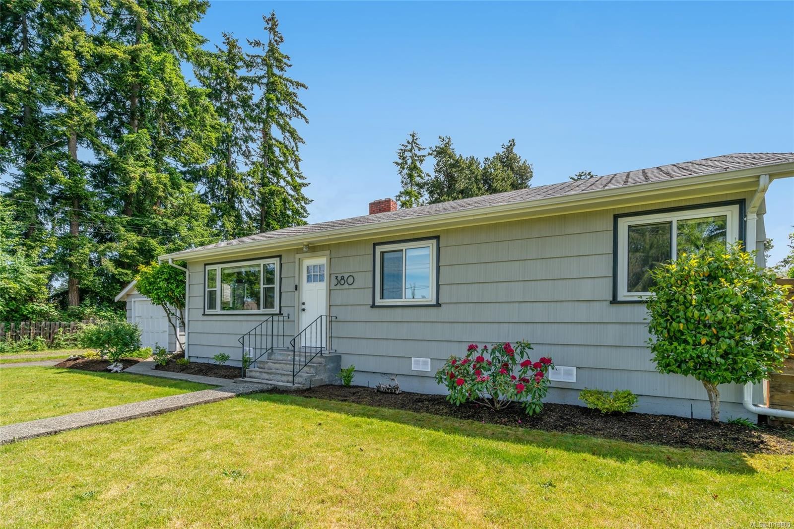 380 Hirst Ave West, Parksville, BC