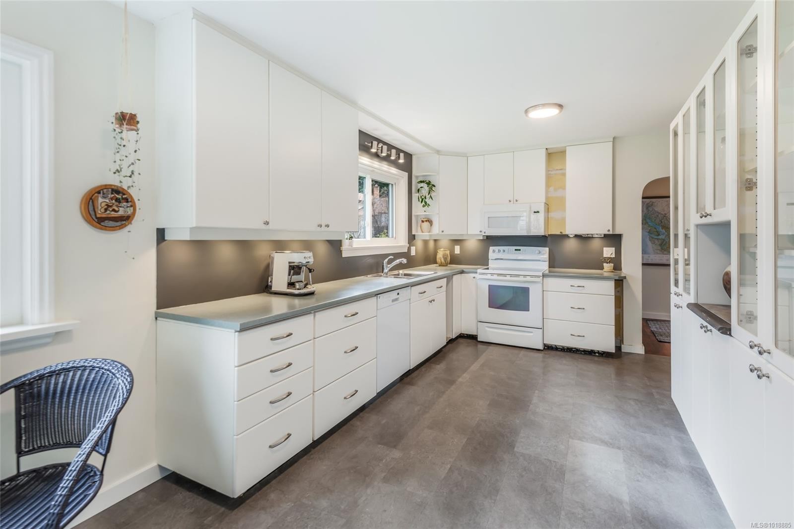 380 Hirst Ave West, Parksville, BC