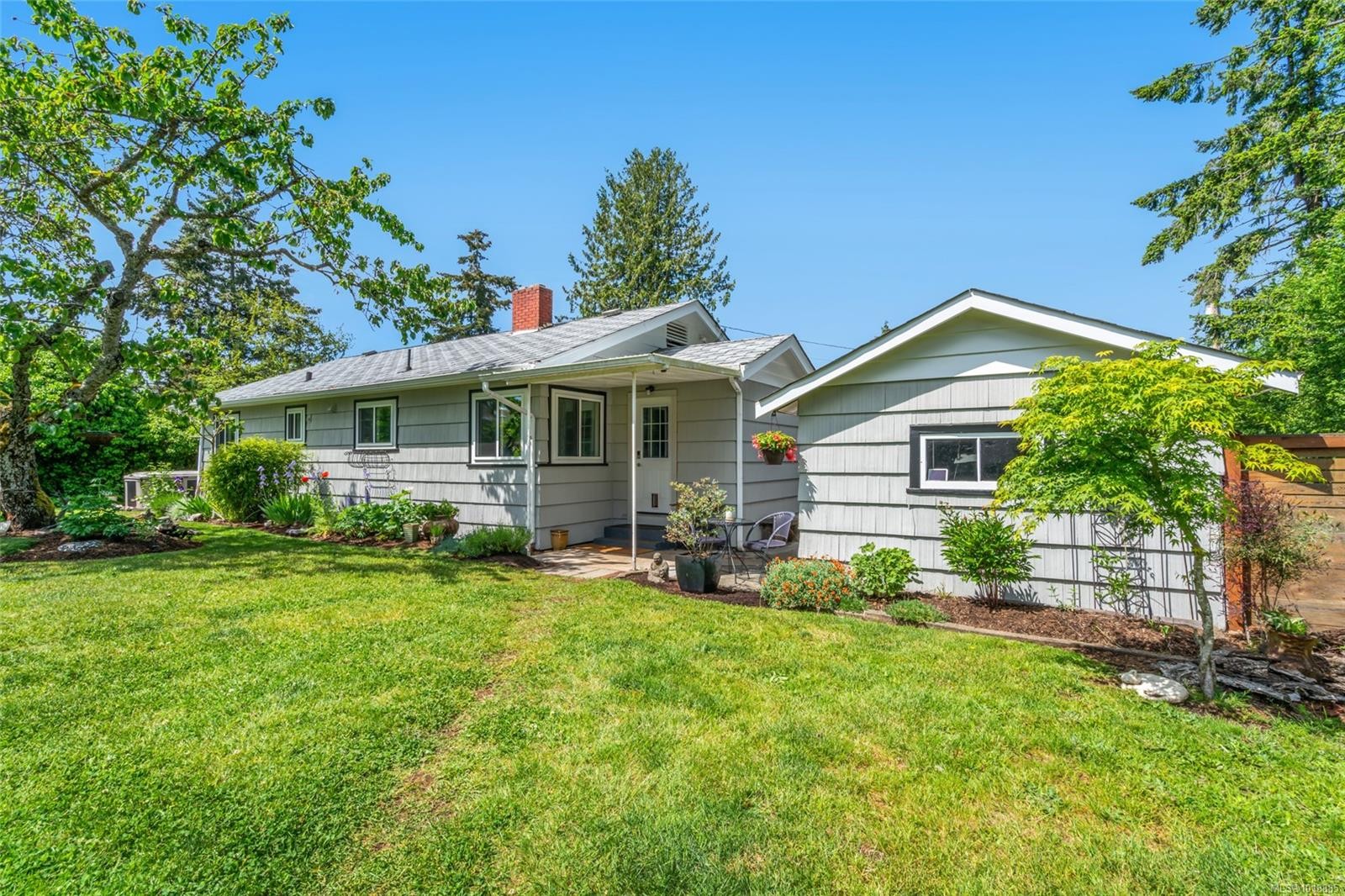 380 Hirst Ave West, Parksville, BC