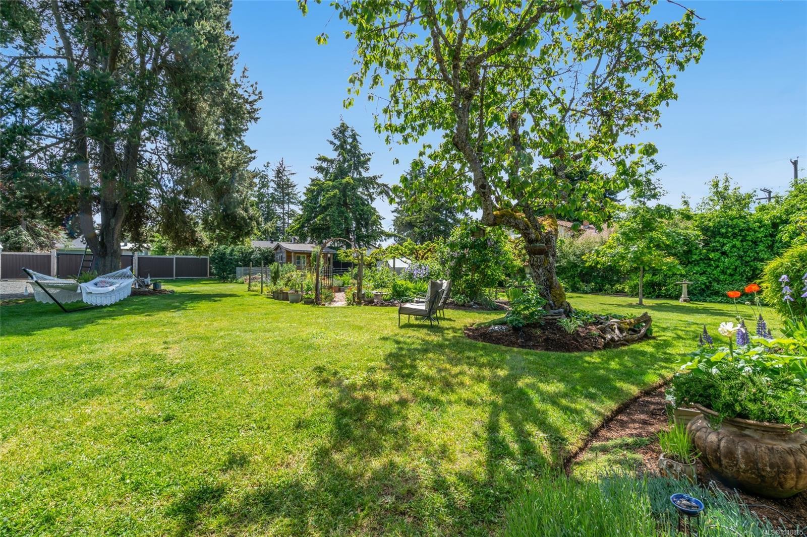 380 Hirst Ave West, Parksville, BC