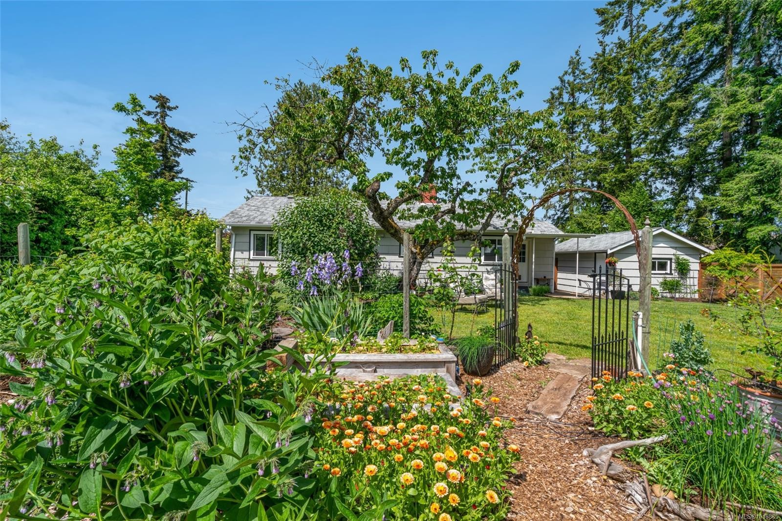 380 Hirst Ave West, Parksville, BC