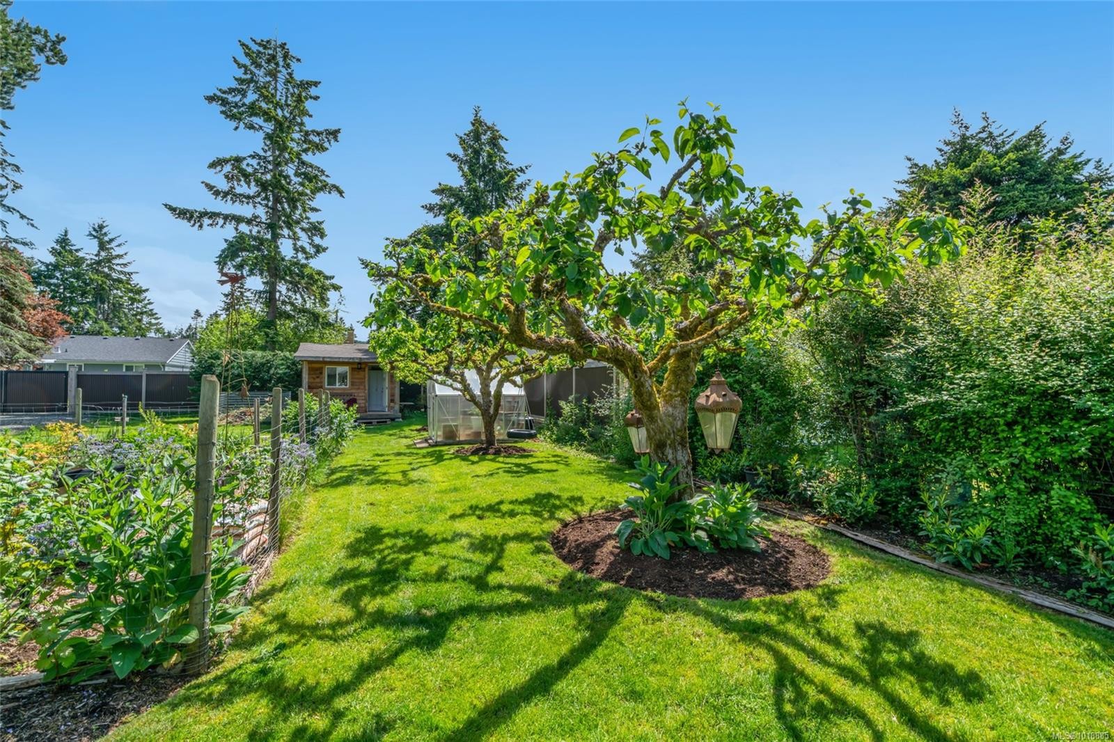 380 Hirst Ave West, Parksville, BC