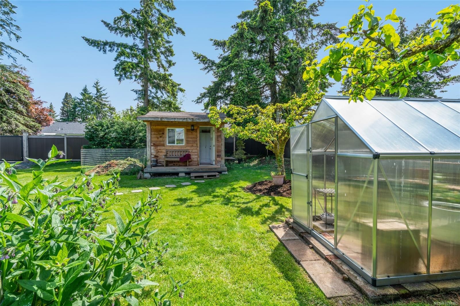 380 Hirst Ave West, Parksville, BC