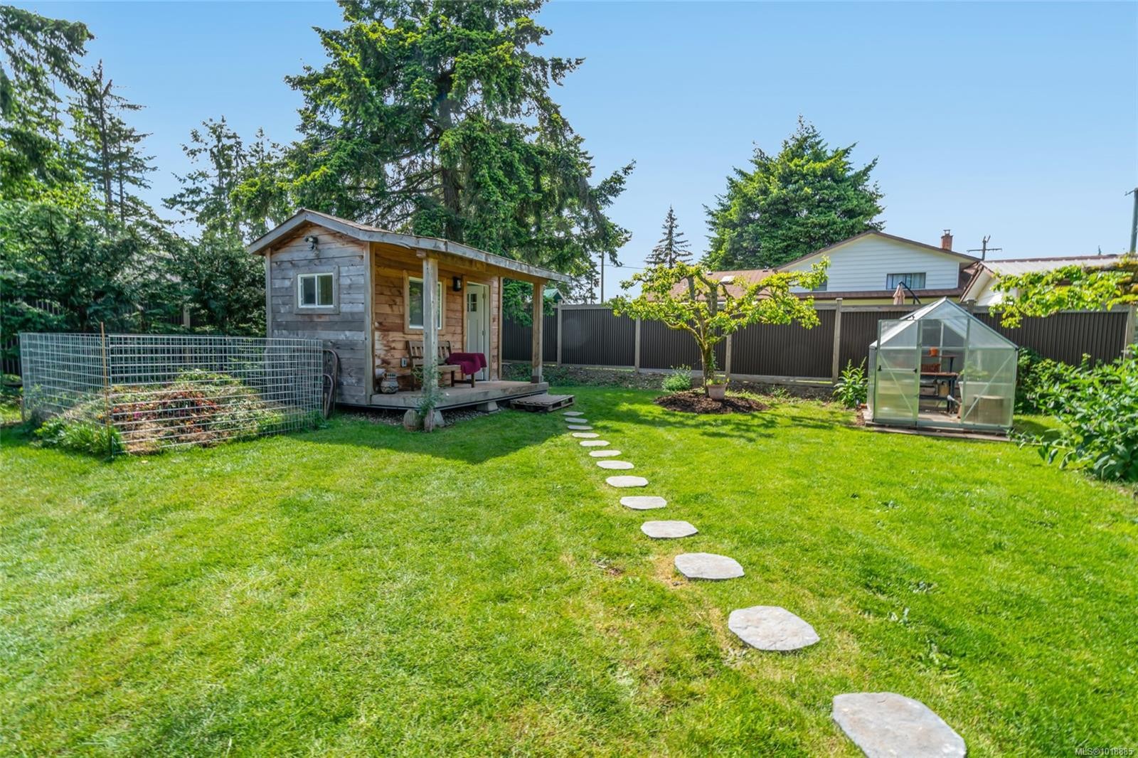 380 Hirst Ave West, Parksville, BC