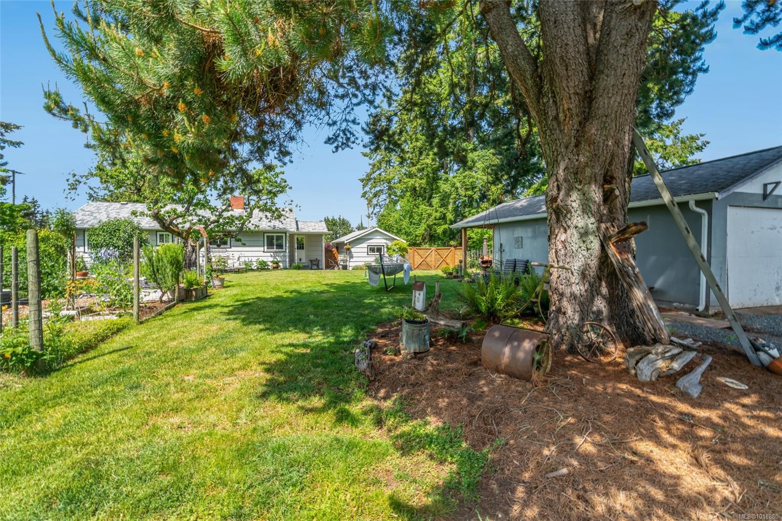 380 Hirst Ave West, Parksville, BC