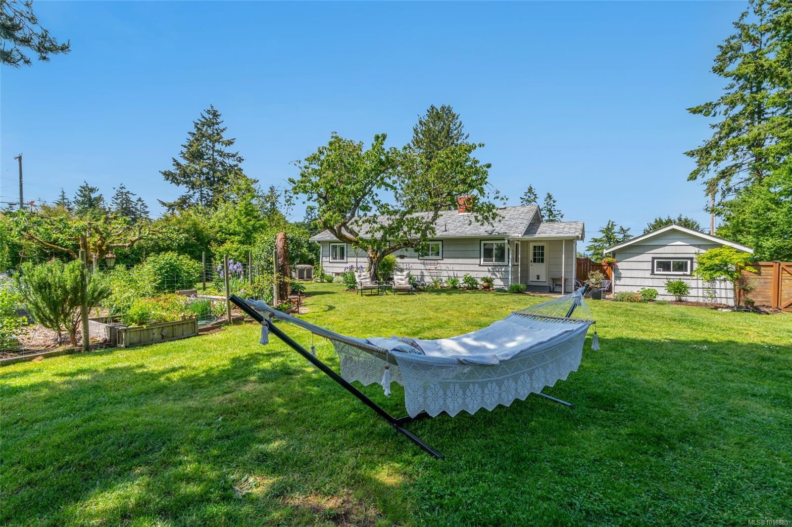 380 Hirst Ave West, Parksville, BC